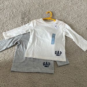 NWT 2 boys GAP cream & gray long sleeve size 2 years